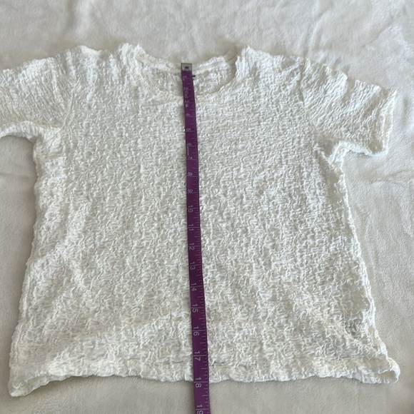 Uniqlo White Textured Short Sleeve Tee - Picture 5 of 6